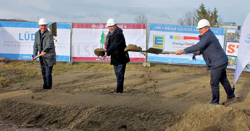 Anfang Dezember wurde in Ilsenburg der offizielle erste Spatenstich für das neue Einkaufszentrum am Apfelweg vollzogen. Noch in diesem Jahr sollen dort ein Edeka, ein Aldi und eine Ernstings Family-Filiale öffnen.