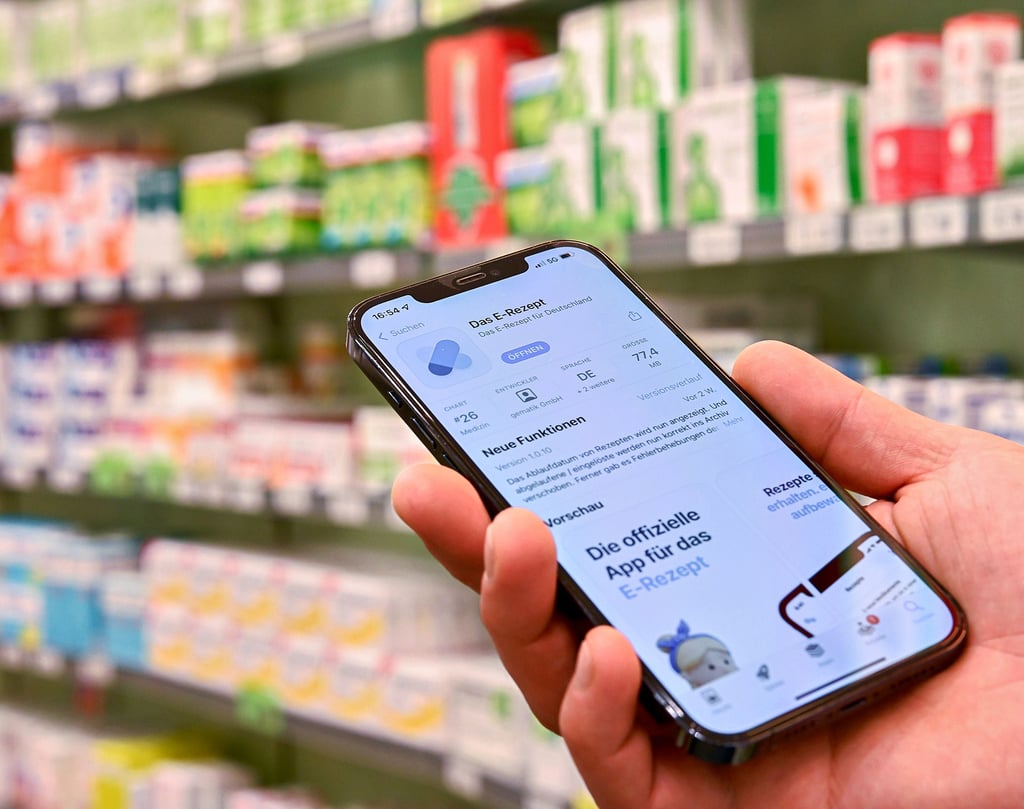 Rezepte für Medikamente und auch der Krankenschein sollen ab dem Jahr 2022 digital werden. Doch es sind längst noch nicht alle Akteuere dafür bereit. Wie beweten Ärzte aus dem Salzlandkreis E-Rezept und Co.?