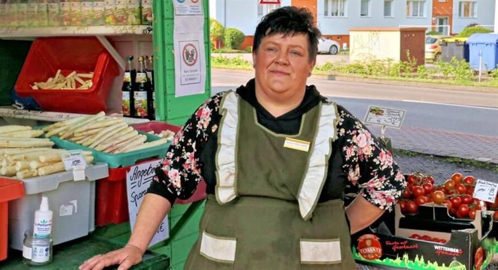 Baerbel Malinke verkauft Gemüse an der "alten Tanke" in Osterburg. Ihr Gemüsestand, eine Holzbude, wurde nachts oft demoliert.