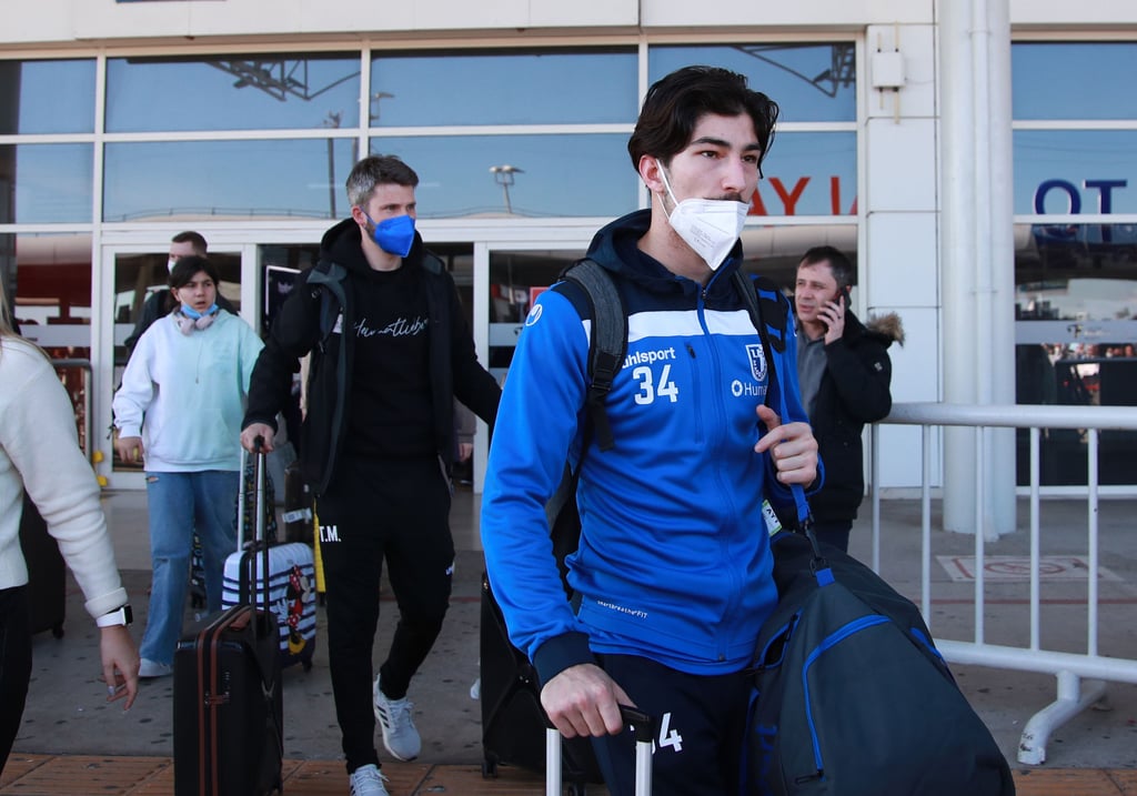 Ensar Arslan (rechts) ist einer der unbekannten Akteure bei der Ankunft in der Türkei gewesen. Der 20-Jährige darf beim 1. FC Magdeburg vorspielen.