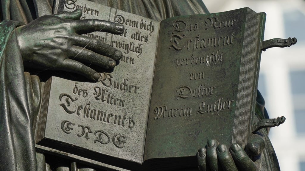 Die Stiftung Luthergedenkstätten in Sachsen-Anhalt feiert 2022 Martin Luthers Bibelübersetzung vor 500 Jahren.