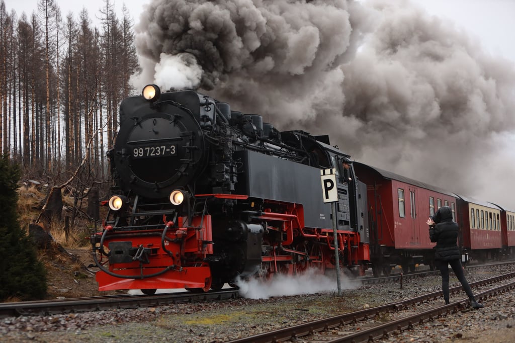 Aufgrund der stürmischen Witterung stellt die HSB den Zugverkehr zwischen Schierke und dem Brockengipfel ein.
