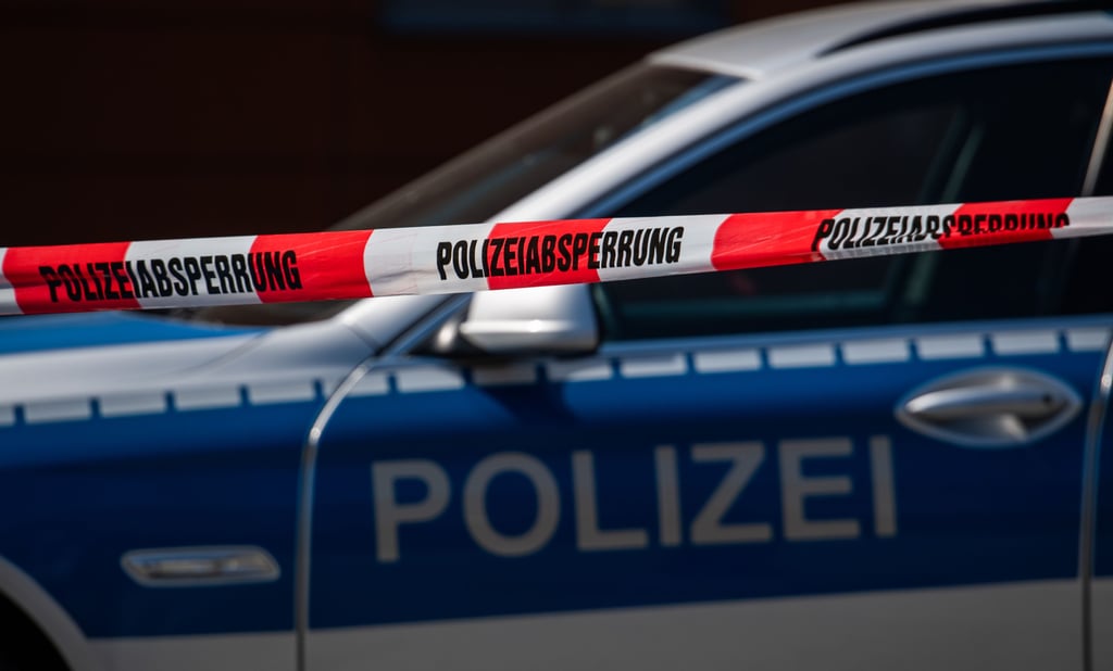 Nach einem Einbruch in einem Einfamilienhaus an der Bäckermühle wurde eine Mercedes Vito entwendet.