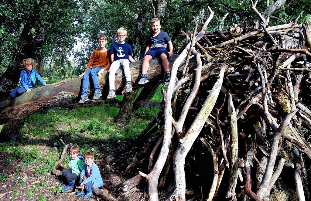 Seltenes Bild: In Glinde kann man öfter als in anderen Orten Kinder beim Spielen in der Natur und im Dorf beobachten.