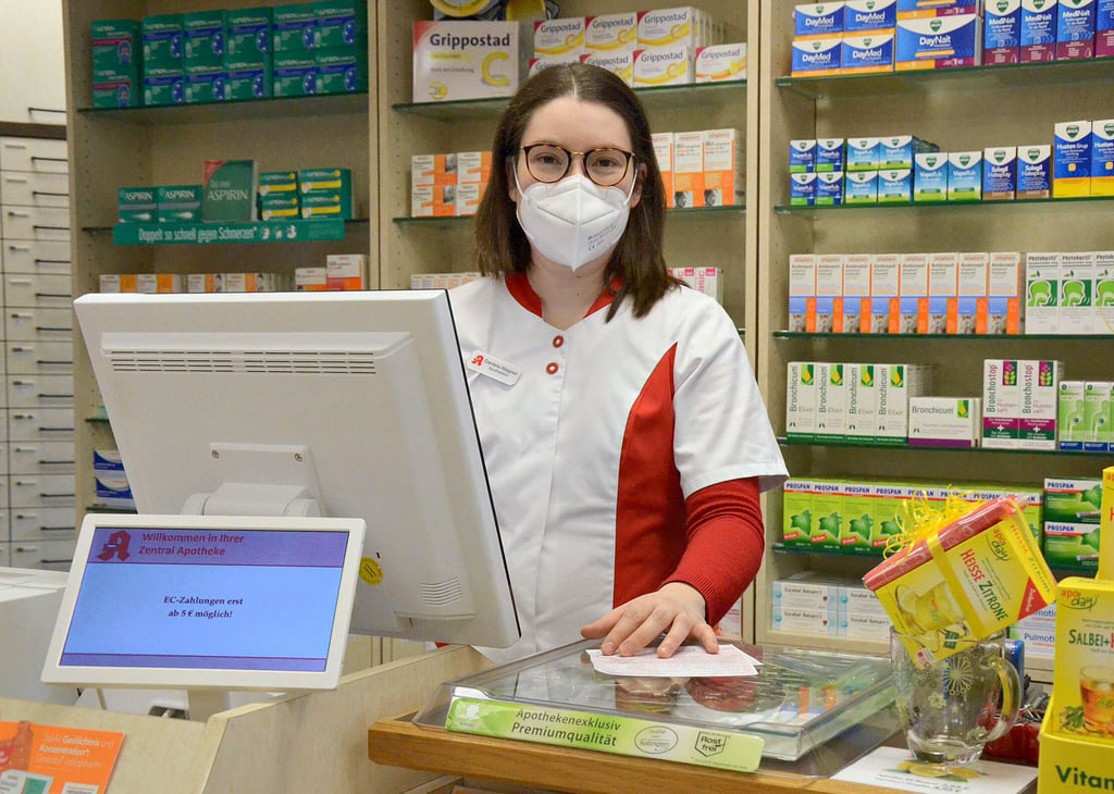 Seit 2017 ist Daniela Wagner Inhaberin der Zentral-Apotheke in der Hohenerxlebener Straße in Staßfurt. Seit 1983 gibt es die Apotheke an diesem Standort. Vorher war die Apotheke in der Grenzstraße beheimatet und hieß Bär-Apotheke.