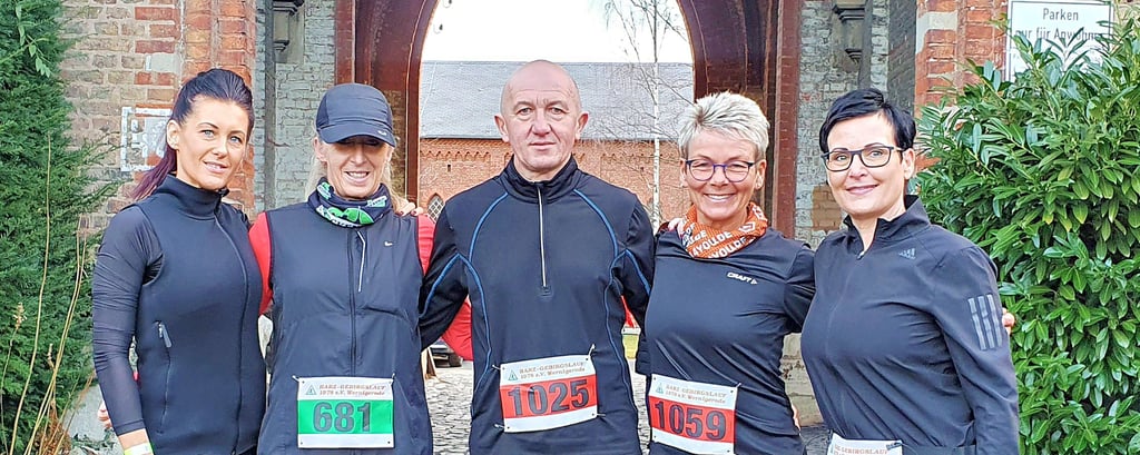Die Läuferinnen und Läufer des MSV Eintracht Halberstadt waren am letzten Tag des Jahres beim Silvesterlauf in Wernigerode dabei (von links: Mandy Giesecke, Manuela Felsche, Fred Borchert, Cornelia Klockau und Daniela Riethmüller).