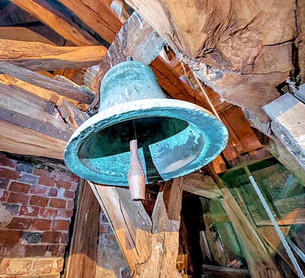 Die kleinste ist die älteste Glocke und wurde 1463 gegossen.