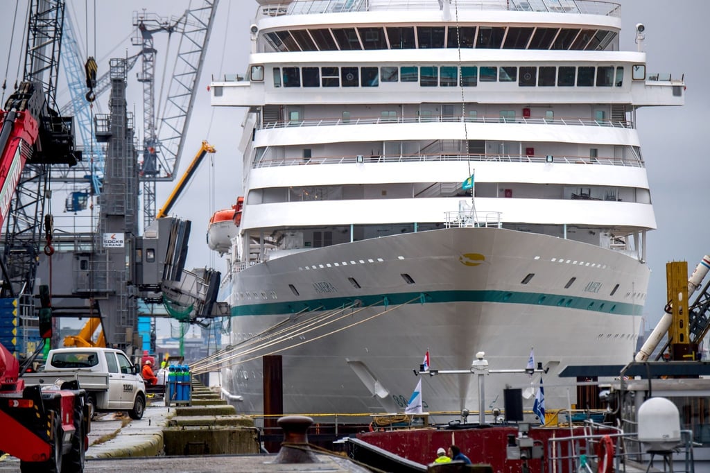 Die „MS Amera“ am Kreuzfahrtterminal in Bremerhaven.