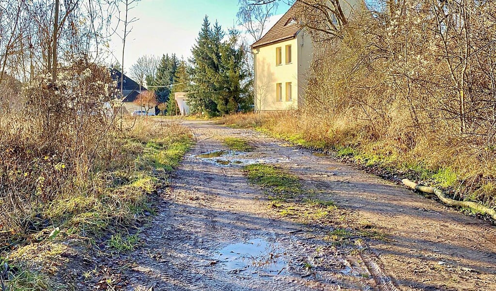 Der holprige Mittelweg zwischen Neuborna und Gröna, der am alten Steinbruch vorbeiführt, soll fürs Radfahren ertüchtigt werden.