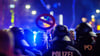 Polizisten stoppen Corona-Demonstranten in Magdeburg.