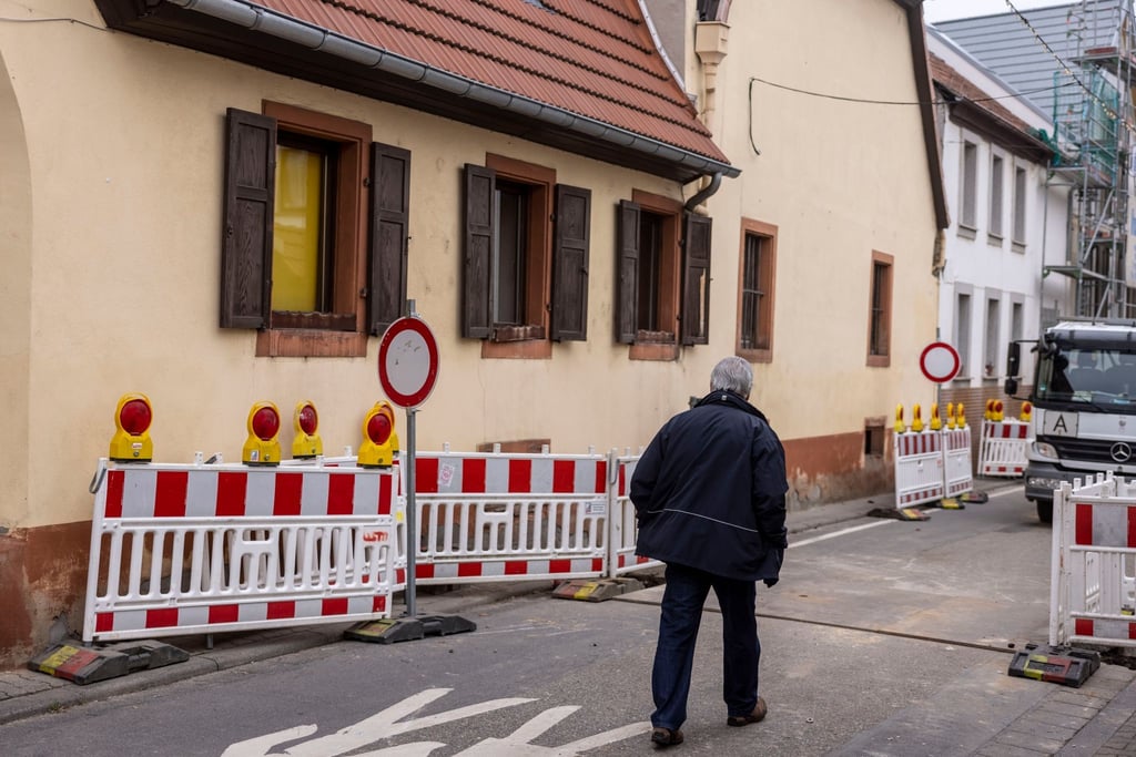 Grundstückseigentümer dürfen nach dem Bau einer Straße oder anderer Anlagen zur Erschließung nur für begrenzte Zeit an den Kosten beteiligt werden.