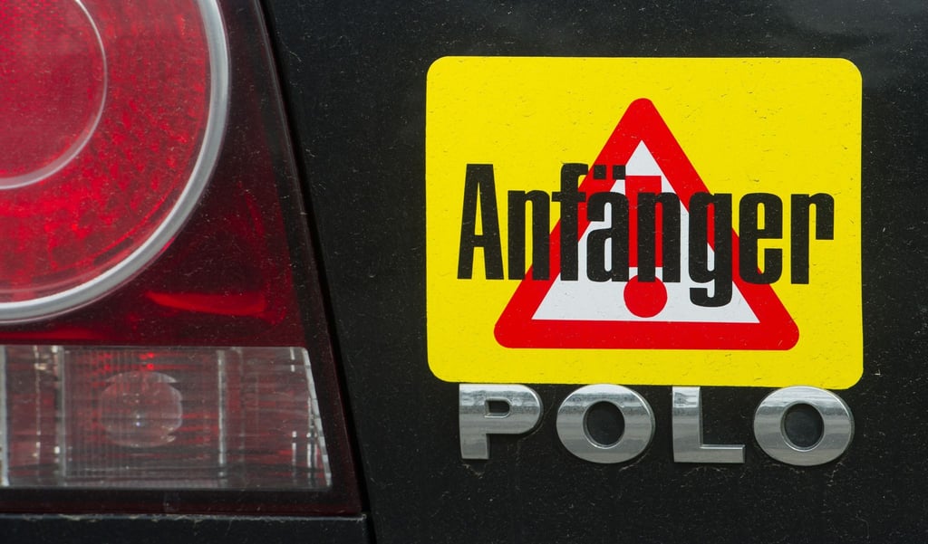 Die Führerschein-Probezeit für Fahranfänger sollte nach Ansicht der ADAC von zwei auf drei Jahre verlängert werden.
