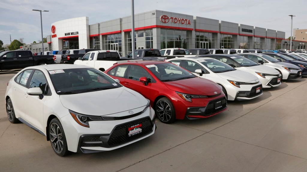 Mit rund 2,3 Millionen verkauften Autos im Jahr 2021 erobert Toyota die Marktführerschaft in den USA.