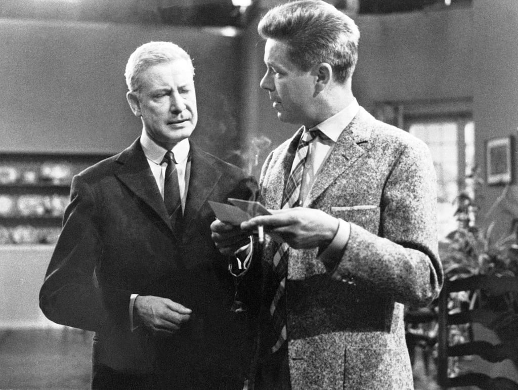 Kriminalinspektor Harry Yates (Heinz Drache, l) und der Maler John Hopedean (Dieter Borsche) in einer Szene des ARD-Krimis "Das Halstuch" (1962).