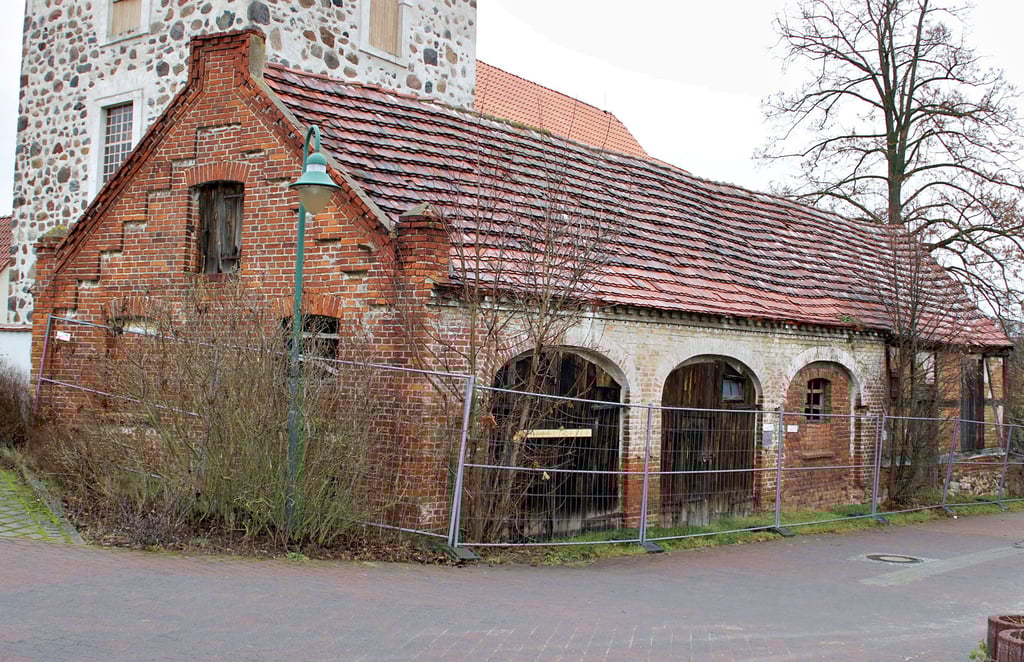 Im Herbst sollen die Bauarbeiten an der Remise am Markt von Rogätz beginnen. Ist das Projekt abgeschlossen, wird hier ein Optikergeschäft eröffnet.