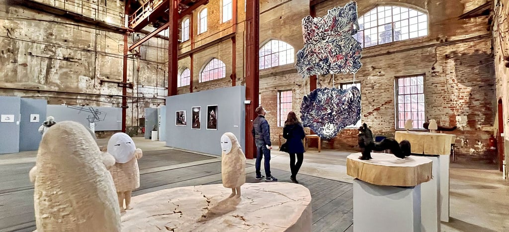 Die „Ausstellung - generell frisch“ in der Dessauer Alten Brauerei zeigt junge Kunst aus Sachsen-Anhalt.