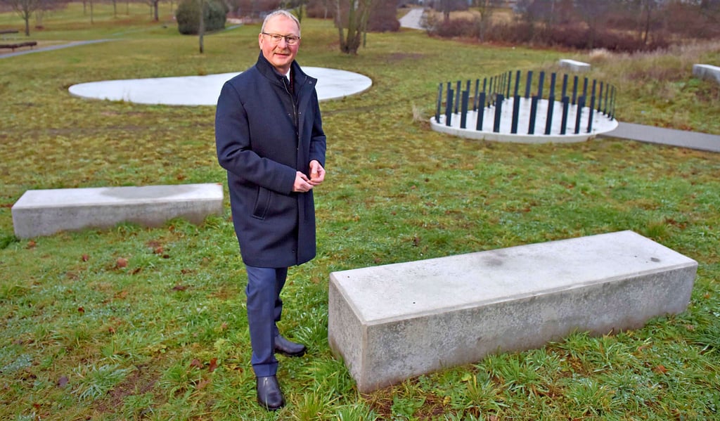 Oberbürgermeister Armin Schenk im Nordpark. Das Gelände könnte durch die erhoffte Landesgartenschau 2027 aufgewertet werden.