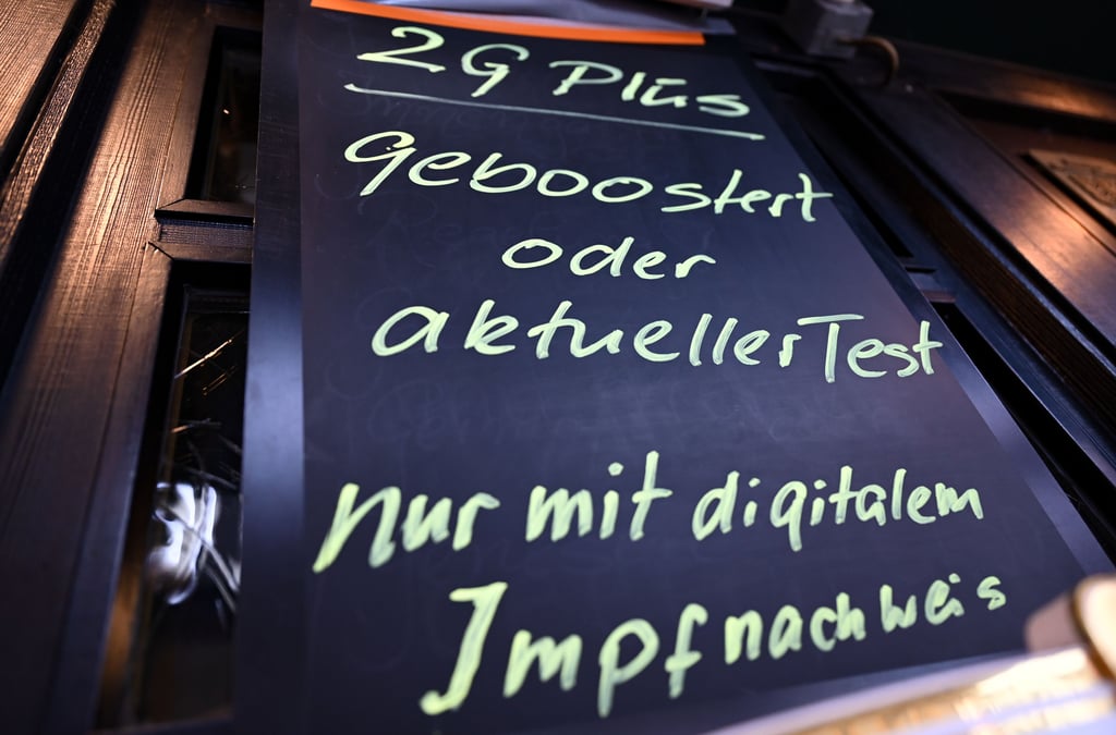 Für Gaststätten soll künftig 2G plus gelten - Sachsen-Anhalt macht jedoch nicht mit.