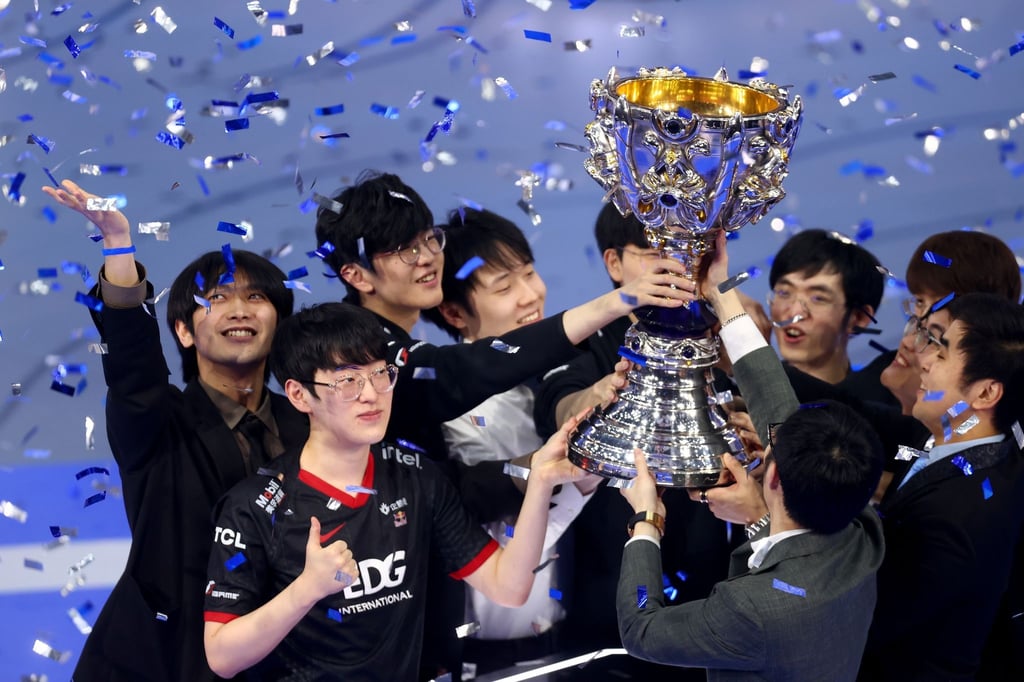 Für EDG gibt es allen Grund zu feiern: Das Team holte sich im Finale der LoL-Worlds gegen Damwon seinen ersten Weltmeistertitel.
