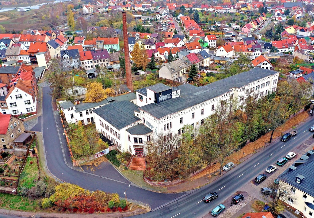 Das ehemalige Bergbaukrankenhaus in der Kasseler Straße in Eisleben steht seit Jahrzehnten leer.