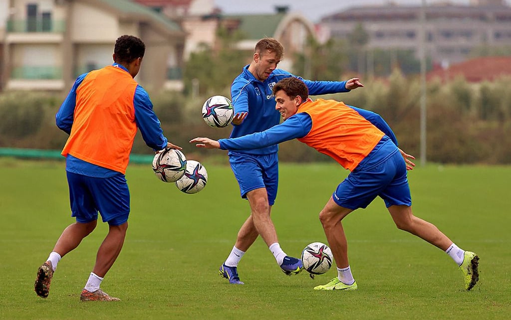 FCM-Kapitän Tobias Müller (rechts) hatte im Trainingslager nicht nur Spaß, er hat auch den erhofften Fortschritt im Team gesehen.
