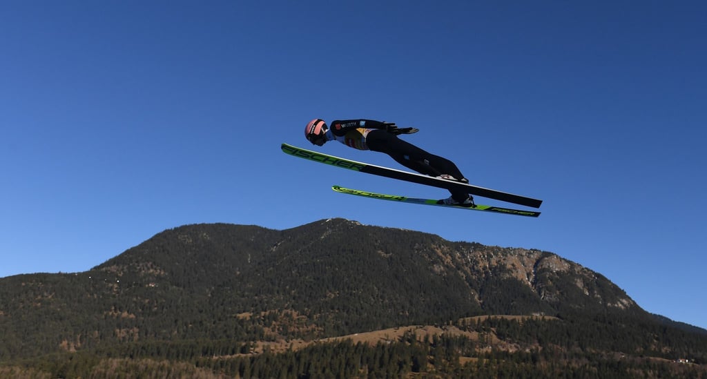 Skispringer Karl Geiger möchte gerne die Vierschanzentournee gewinnen.