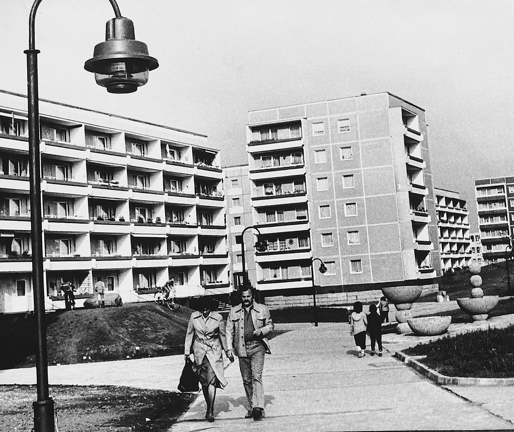 Typisch für den Wohnkomplex Olvenstedt sind die breit angelegten Wege und fahrzeugfreien Bereiche, die von den Bewohnern genutzt werden konnten. Viele davon sind heute noch erhalten.