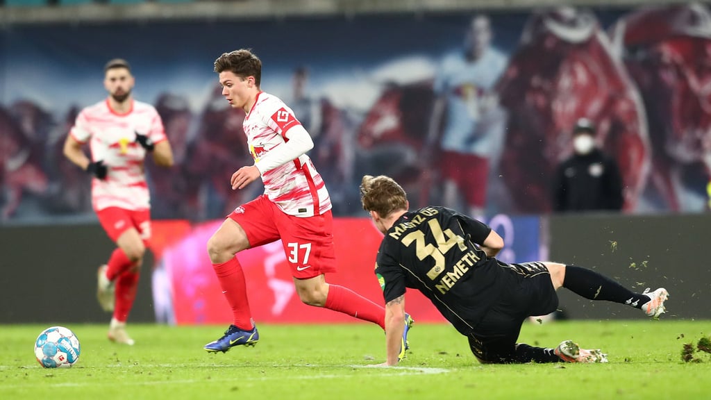 Elegante Ballführung, Gegner aussteigen lassen: Sidney Raebiger.
