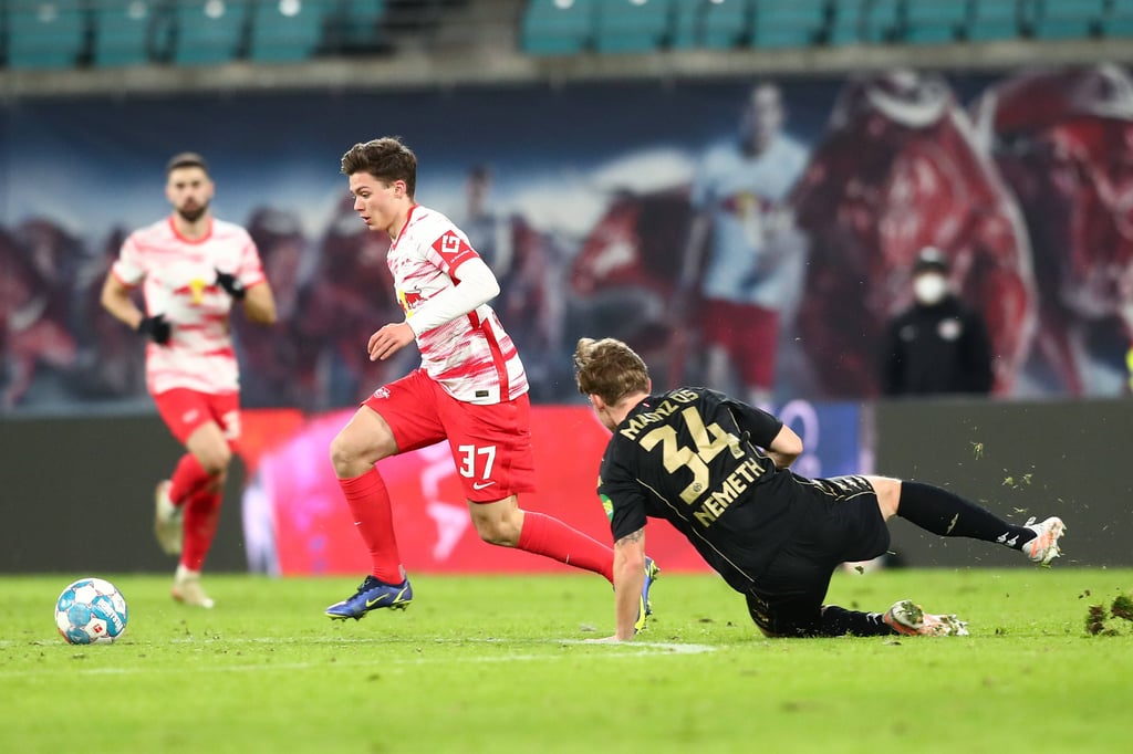 Elegante Ballführung, Gegner aussteigen lassen: Sidney Raebiger.