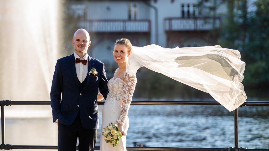 Egal, ob Schnapszahl oder nicht: Die Hochzeit soll zu einem unvergesslichen Tag werden - wie bei Lisa und Kieran Schneider.