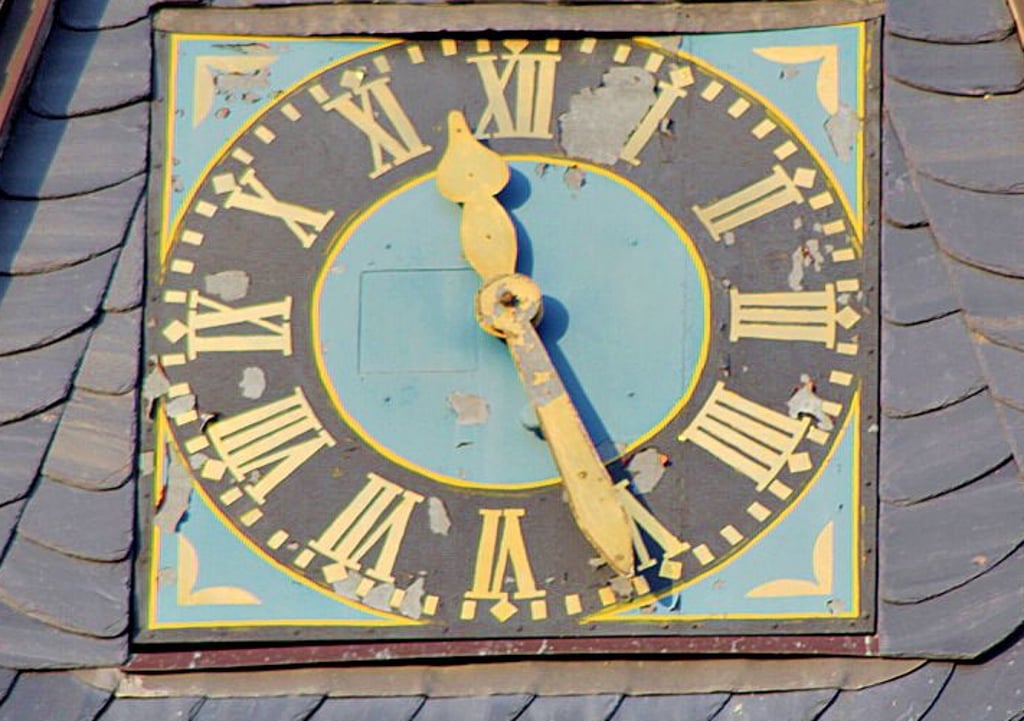Irgendwann im Mai 2021 ist die Uhr um 11.26 oder 23.26 Uhr stehen geblieben.