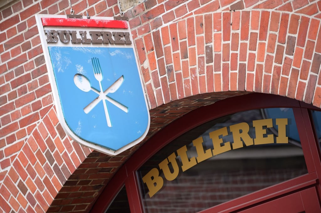 Der Eingang des Restaurants „Bullerei“ von Hamburger Gastronom und Fernsehkoch Mälzer.