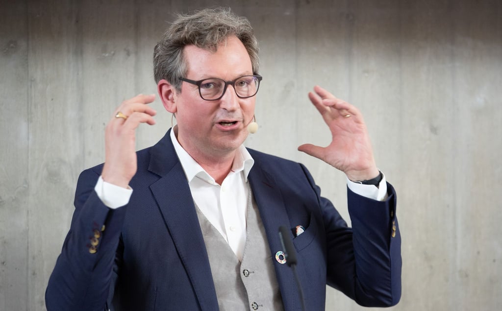 Die Antrittslesung von Eckart von Hirschhausen kann man auch online verfolgen.