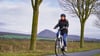 Annika Böhm   unterwegs mit ihrem E-Bike. Die 27-Jährige  will sich in den nächsten Monaten ein Bild von den vorhandenen Radwegen in Mansfeld-Südharz verschaffen.  