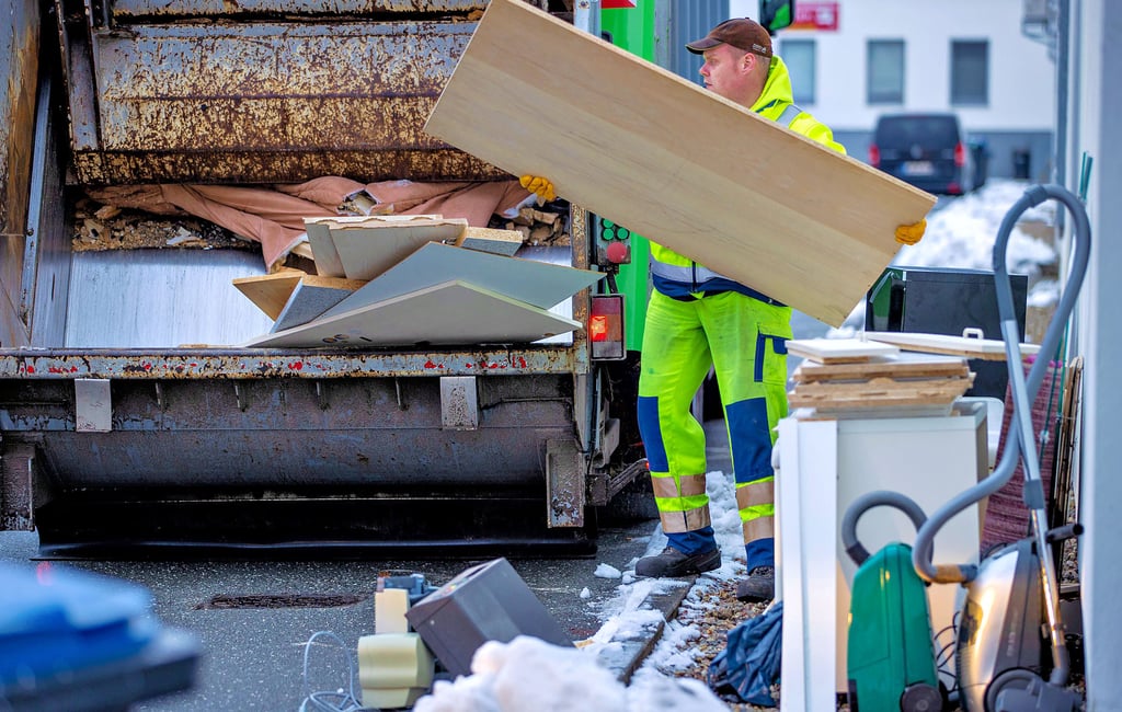 Nicht alles, was aussortiert wird, muss auch auf dem Sperrmüll landen. Vieles würde andere vielleicht noch erfreuen. Und für Elektro-Altgeräte hat der Gesetzgeber eine neue Regelung geschaffen. Die können künftig teils sogar im Supermarkt oder Discounter abgegeben werden.