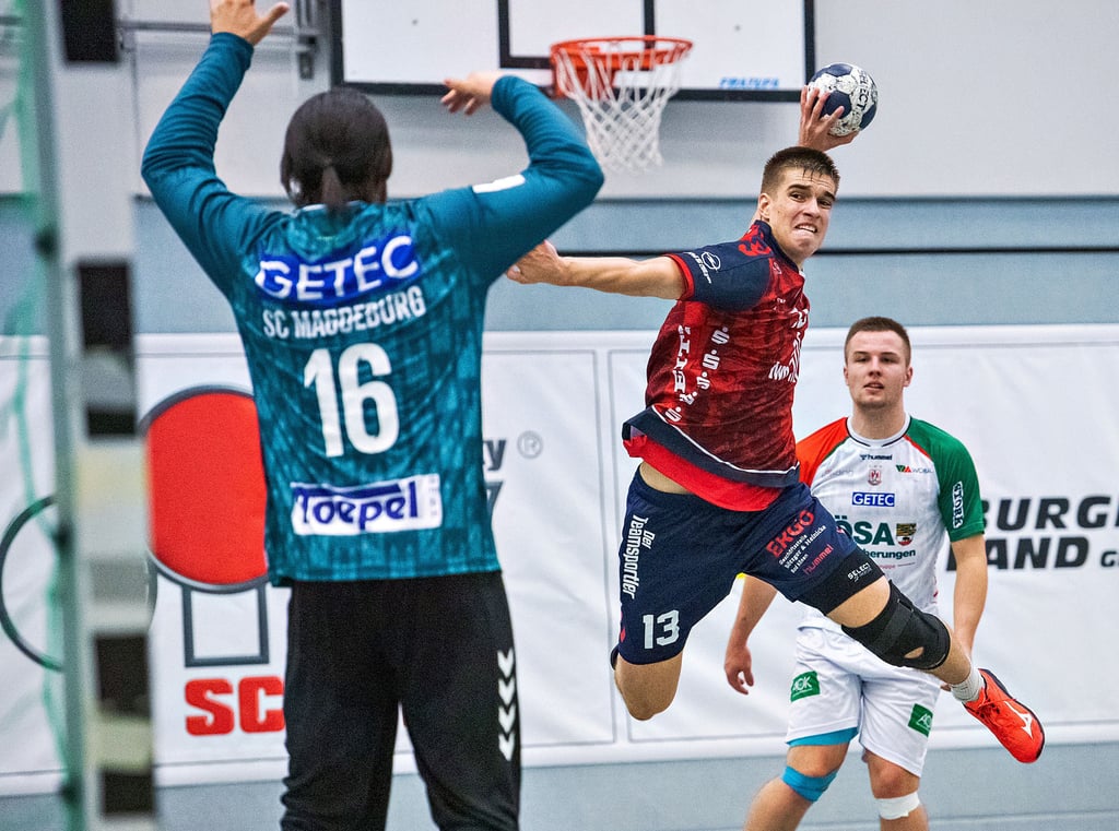 Marek Hnidák (beim Wurf), hier in der Drittliga-Partie der Burgenländer gegen den SC Magdeburg II, spielt für die Slowakei bei der EM.