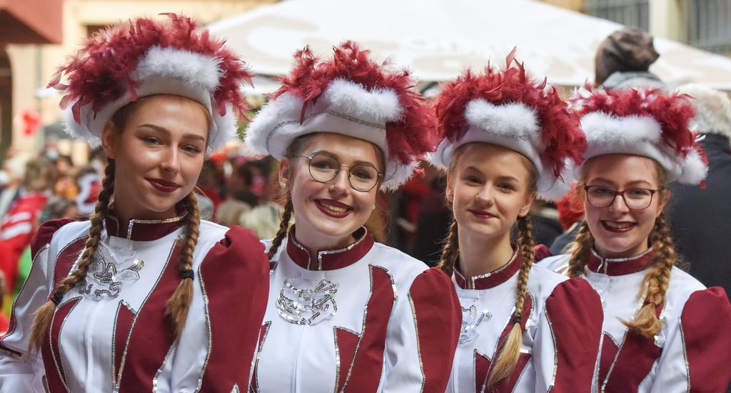 Archivbild: Funkenmariechen vom Karnevalsverein Rot-Weiß Halle.