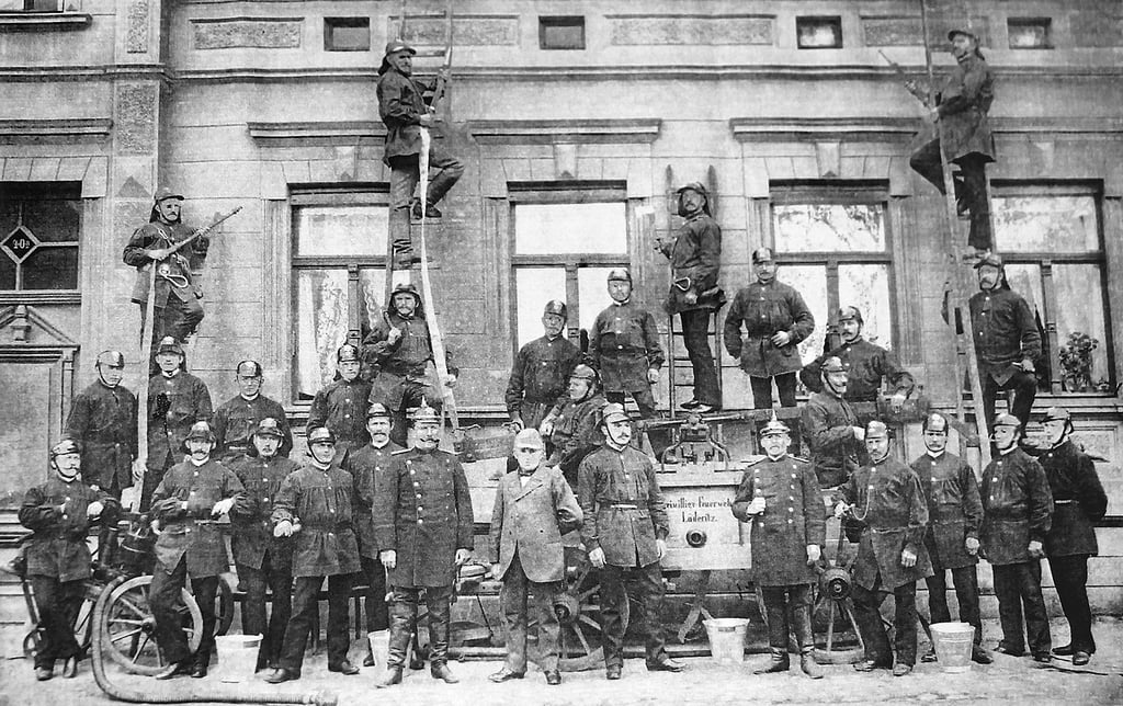 Die erste Feuerwehrtruppe in Lüderitz - aufgenommen in den 1890er Jahren.