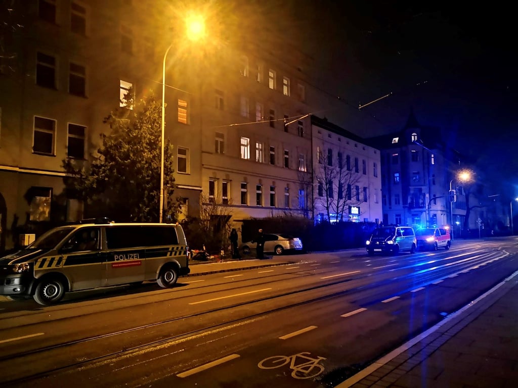 Die Polizei musste einen Teil der Torstraße sperren, weil ein Mann die Beherrschung verloren hatte.