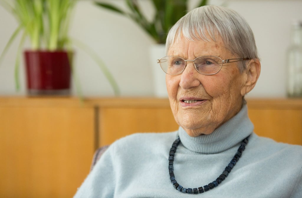 Inge Jens ist tot. Die Literaturwissenschaftlerin und Schriftstellerin ist im Alter von 94 Jahren gestorben.
