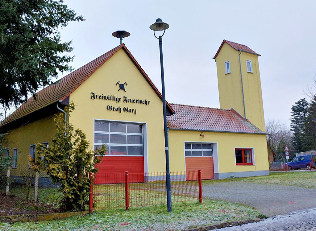 Groß Garz ist jetzt auch für den Brandschutz in Jeggel und Lindenberg mit zuständig. Das Tragkraftspritzenfahrzeug der ehemaligen Jeggeler Wehr ist dort untergekommen, wird aber bald bei anderen Blauröcken ältere Technik ersetzen helfen.