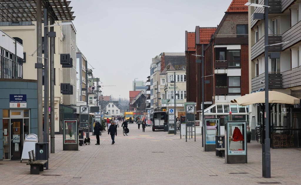 Mehrere Hotels und Gaststätten auf Sylt haben angesichts der rasant steigenden Corona-Zahlen vorläufig geschlossen.
