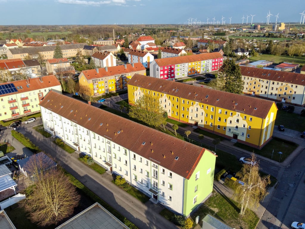 Blick über Wohnblöcke im Osterburger Altneubaugebiet.