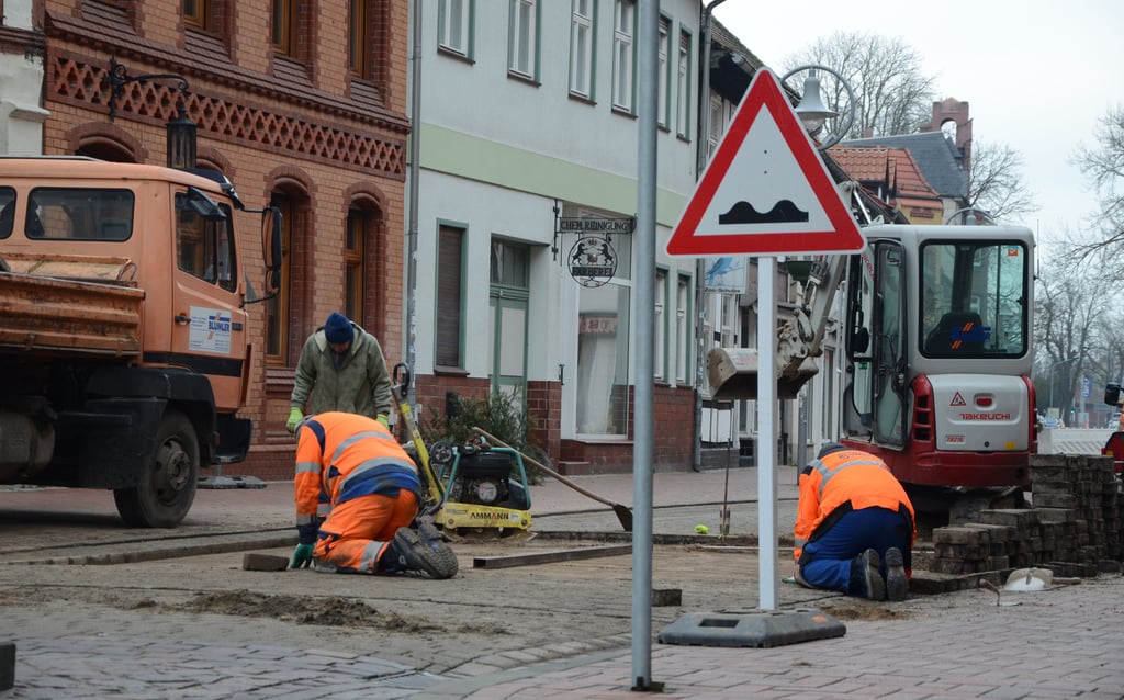Aktuell gibt es Bauarbeiten in der Breite Straße in Salzwedel. Die Straße ist gesperrt, aber wie lange noch?