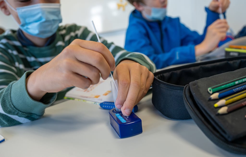 Corona-Schnelltests gehören für Schüler seit geraumer Zeit zum unliebsamen Standard am Morgen vor dem Unterricht.