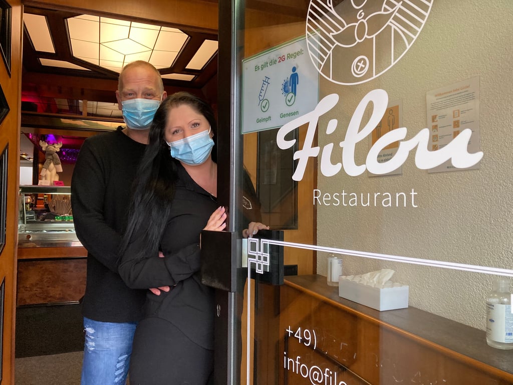 In ihr Restaurant „Filou“ in Köthen können Maria Theuring und Thomas Ledabyll die Gäste noch unter der 2G-Regelung lassen.