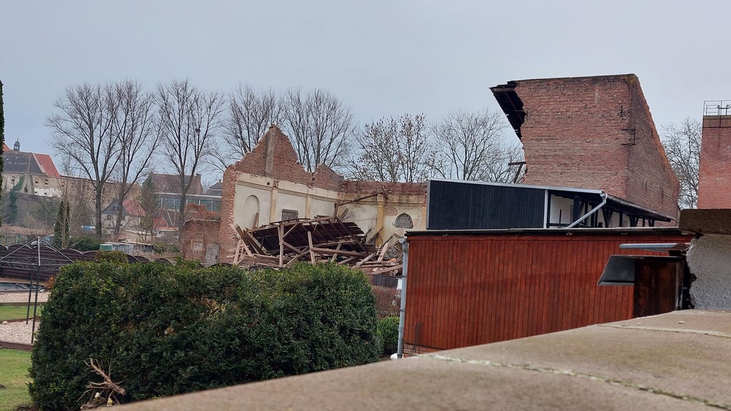 Das Dach der alten Turnhalle in Nienburg ist eingestürzt.