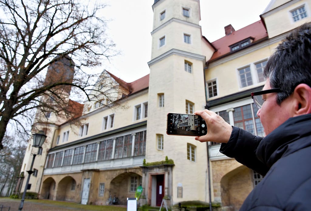Die neue App soll einen virtuellen Spaziergang durch das Köthener Schloss ermöglichen, während es wegen Bauarbeiten geschlossen ist.