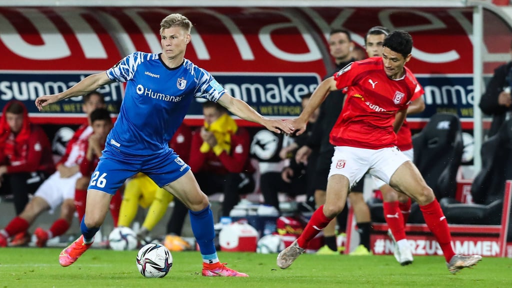 Der 1. FC Magdeburg drängt mit Macht in die 2. Bundesliga, der Hallesche FC wäre schon mit dem Klassenerhalt zufrieden.