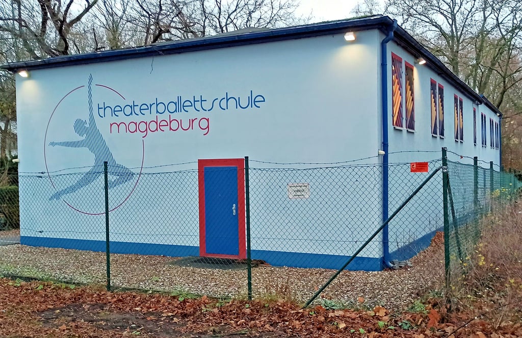 Die Theaterballettschule Magdeburg hat ihren Sitz hinter dem Amo an der Erich-Weinert-Straße.